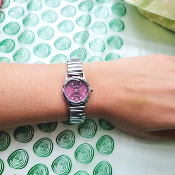 Vintage Featurely Quartz Silver Burgundy Stretch Watch - Picture 5 of 12